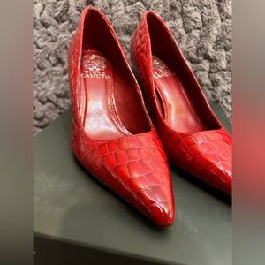 Red aligator print pumps *NEVER USED*
